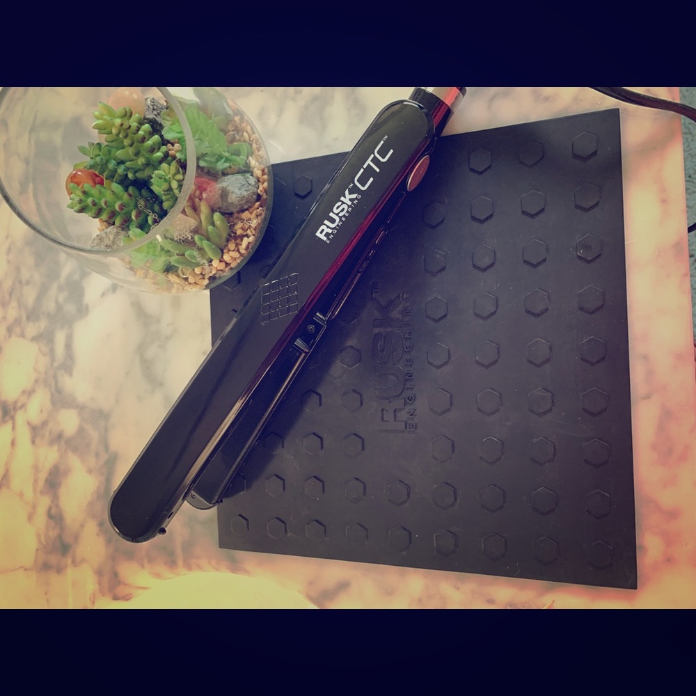 Rusk CTC Professional hair straightener.